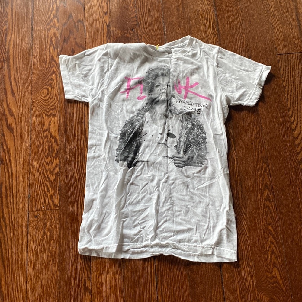 Pink Beautiful Trauma 2018 World Tour Top SIZE S White Short Sleeve